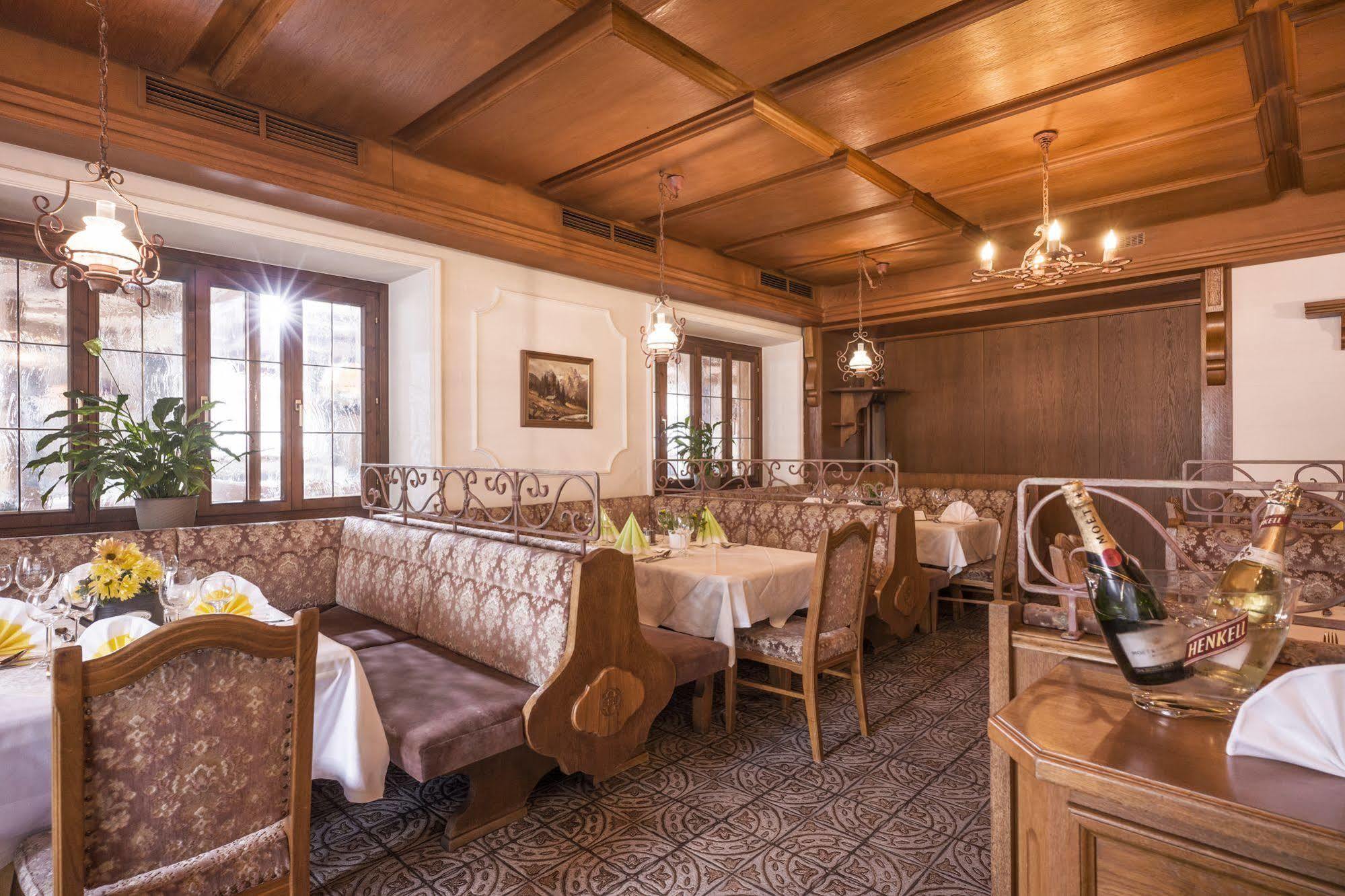 Hotel Restaurant Gradlwirt Niederndorf  Eksteriør billede